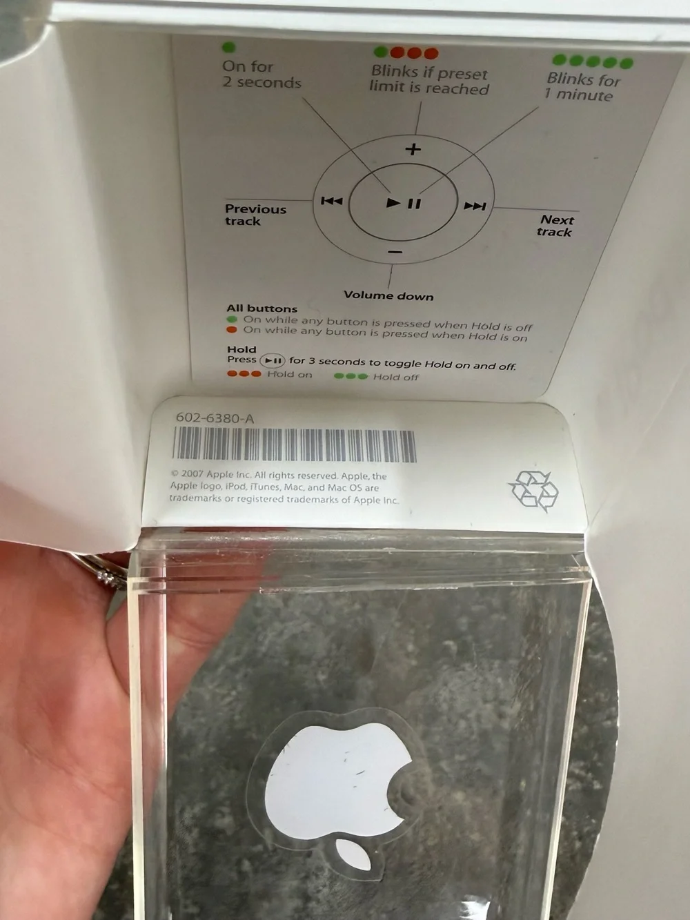 Apple iPod Shuffle 2nd Gen 1GB Gold Complete w/ Case Tested Working